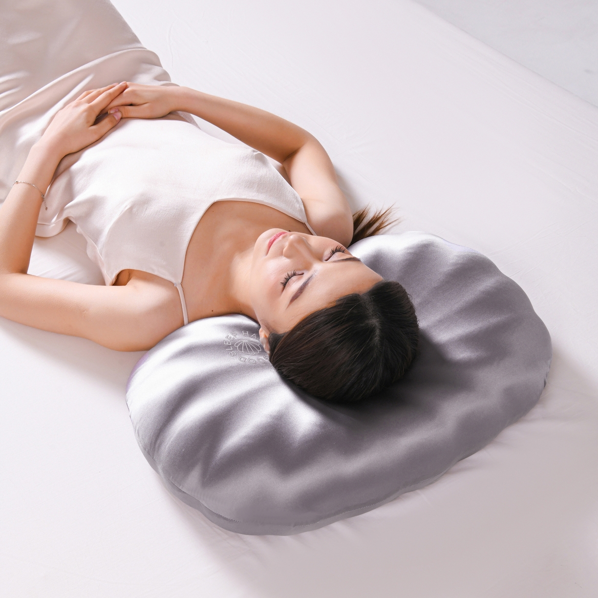 91家纺网 家纺一手货源 找家纺 （总）圣靓家纺 2026春夏新款贝壳零压力生物基枕慢回弹护颈椎枕头记忆棉枕芯