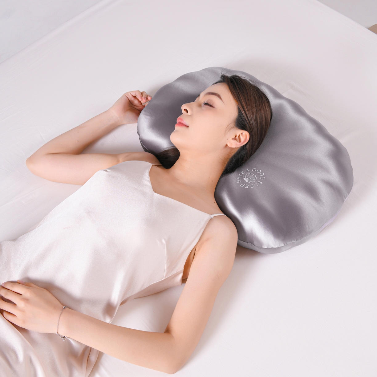 91家纺网 家纺一手货源 找家纺 （总）圣靓家纺 2026春夏新款贝壳零压力生物基枕慢回弹护颈椎枕头记忆棉枕芯