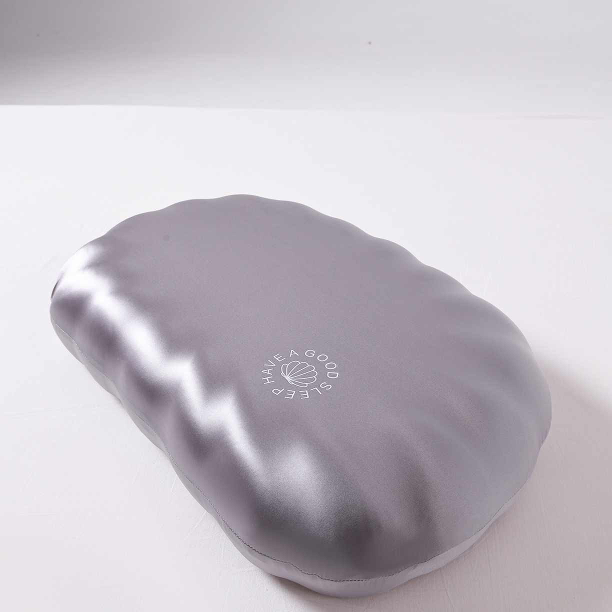 91家纺网 家纺一手货源 找家纺 圣靓家纺 2026春夏新款贝壳零压力生物基枕慢回弹护颈椎枕头记忆棉枕芯 灰色