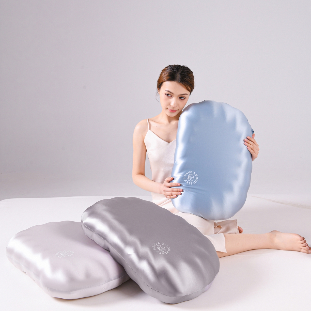 91家纺网 家纺一手货源 找家纺 圣靓家纺 2026春夏新款贝壳零压力生物基枕慢回弹护颈椎枕头记忆棉枕芯 蓝色