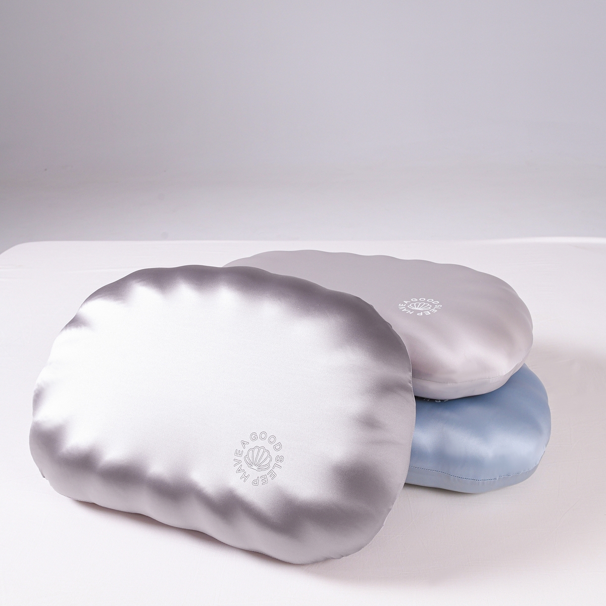 91家纺网 家纺一手货源 找家纺 圣靓家纺 2026春夏新款贝壳零压力生物基枕慢回弹护颈椎枕头记忆棉枕芯 蓝色