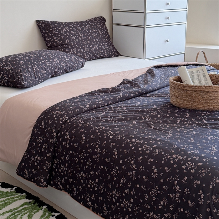 91家纺网 家纺一手货源 找家纺 暖生活 2026新款A类冰皮氨纶凉感夏被 被子被芯 暮粉樱花