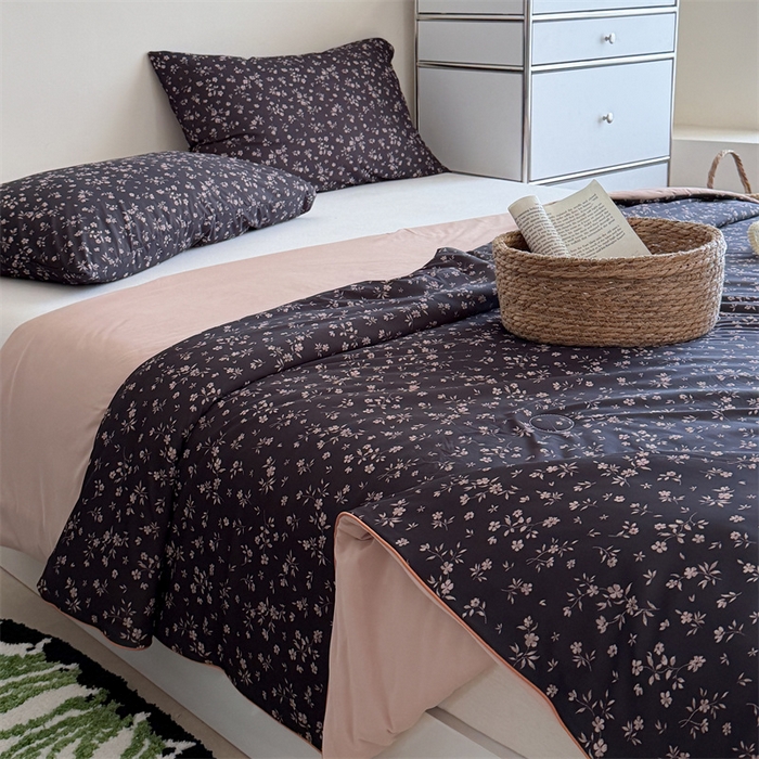 91家纺网 家纺一手货源 找家纺 暖生活 2026新款A类冰皮氨纶凉感夏被 被子被芯 暮粉樱花