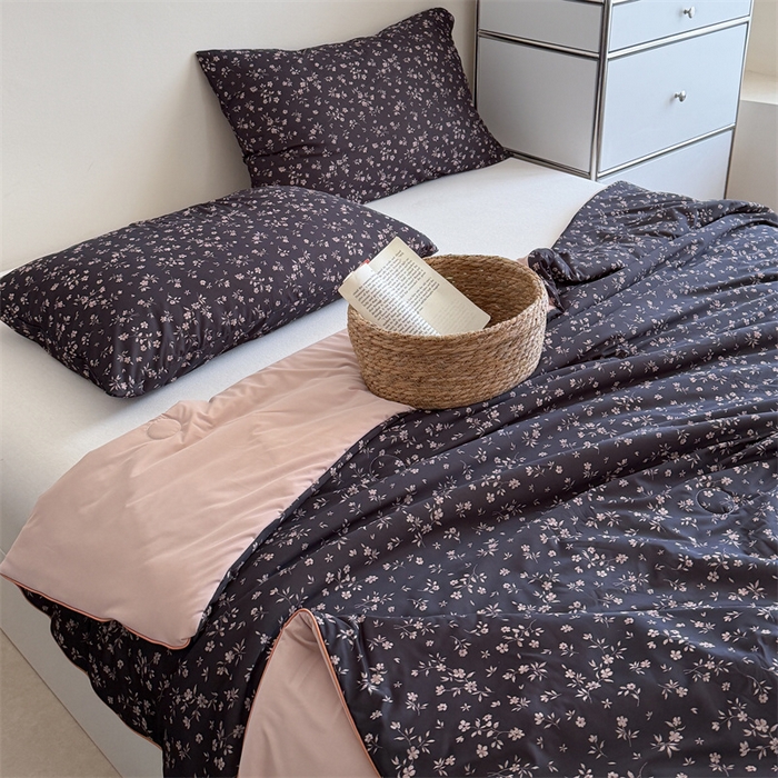 91家纺网 家纺一手货源 找家纺 暖生活 2026新款A类冰皮氨纶凉感夏被 被子被芯 暮粉樱花