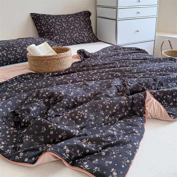 91家纺网 家纺一手货源 找家纺 暖生活 2026新款A类冰皮氨纶凉感夏被 被子被芯 暮粉樱花