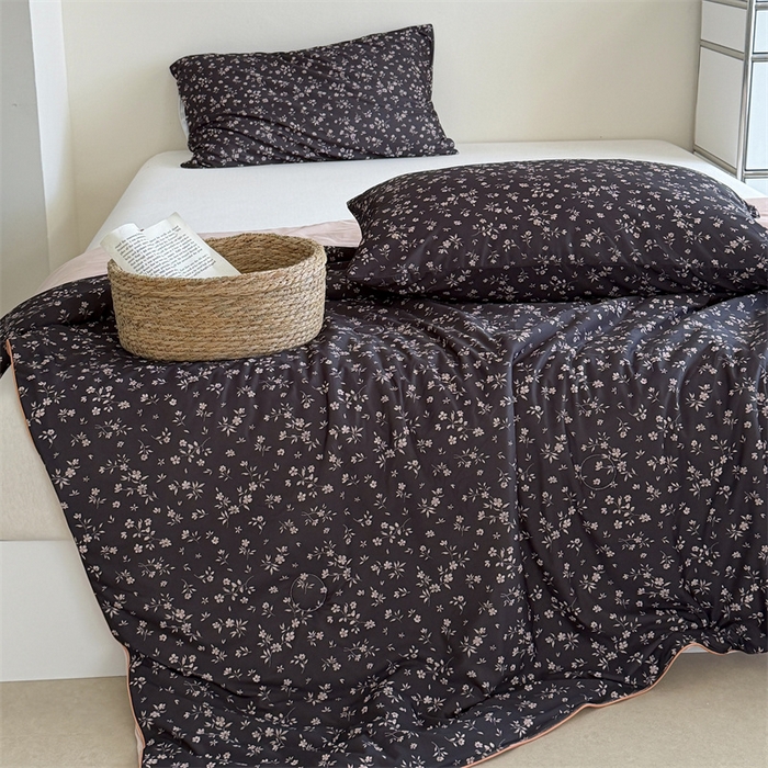 91家纺网 家纺一手货源 找家纺 暖生活 2026新款A类冰皮氨纶凉感夏被 被子被芯 暮粉樱花