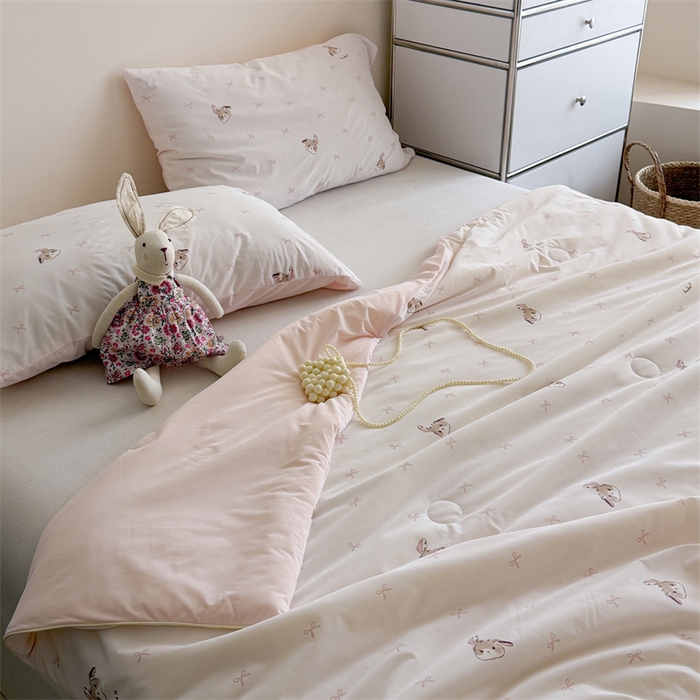 91家纺网 家纺一手货源 找家纺 暖生活 2026新款A类冰皮氨纶凉感夏被 被子被芯 奶白小兔