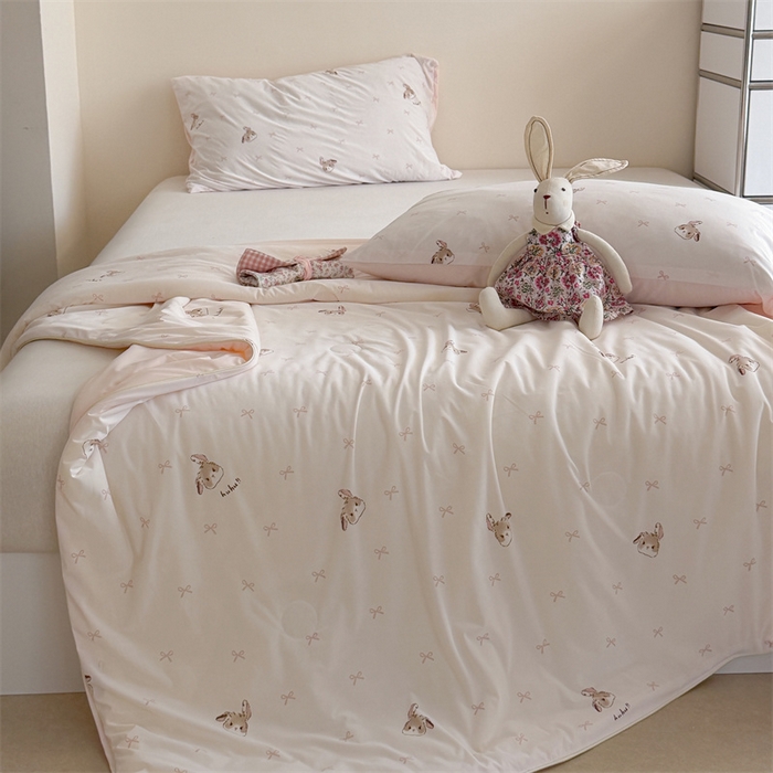 91家纺网 家纺一手货源 找家纺 暖生活 2026新款A类冰皮氨纶凉感夏被 被子被芯 奶白小兔