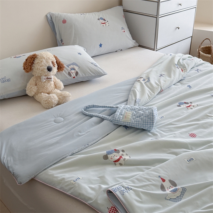 91家纺网 家纺一手货源 找家纺 暖生活 2026新款A类冰皮氨纶凉感夏被 被子被芯 奶蓝小狗