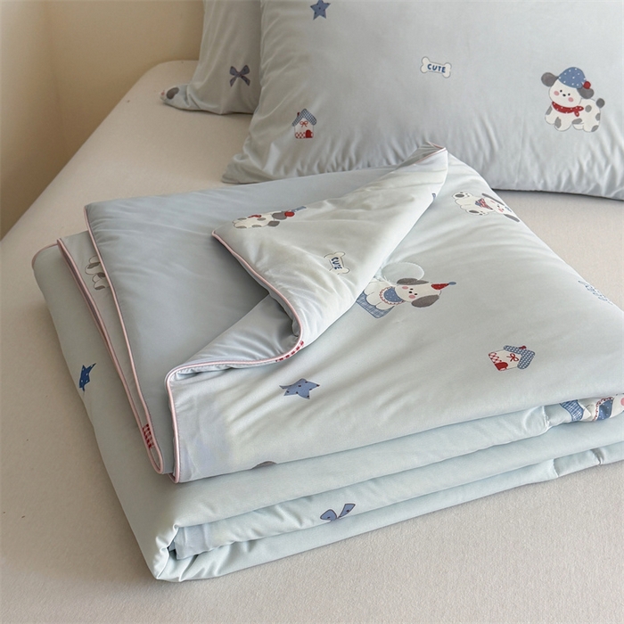 91家纺网 家纺一手货源 找家纺 暖生活 2026新款A类冰皮氨纶凉感夏被 被子被芯 奶蓝小狗