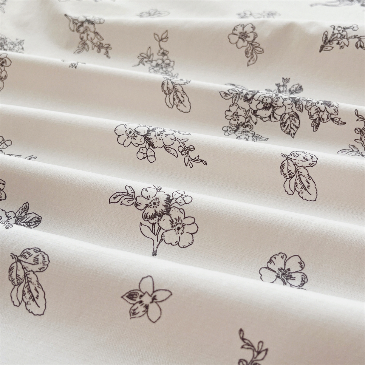 91家纺网 家纺一手货源 找家纺 慕木家纺 2026新款A类纯色印花慕丝棉床笠系列（抽空压缩可供跨境）（提供买家秀） 墨芳