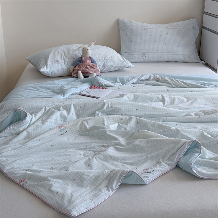 91家纺网 家纺一手货源 找家纺 暖生活 2026新款A类冰皮氨纶凉感夏被 被子被芯 浅蓝花边