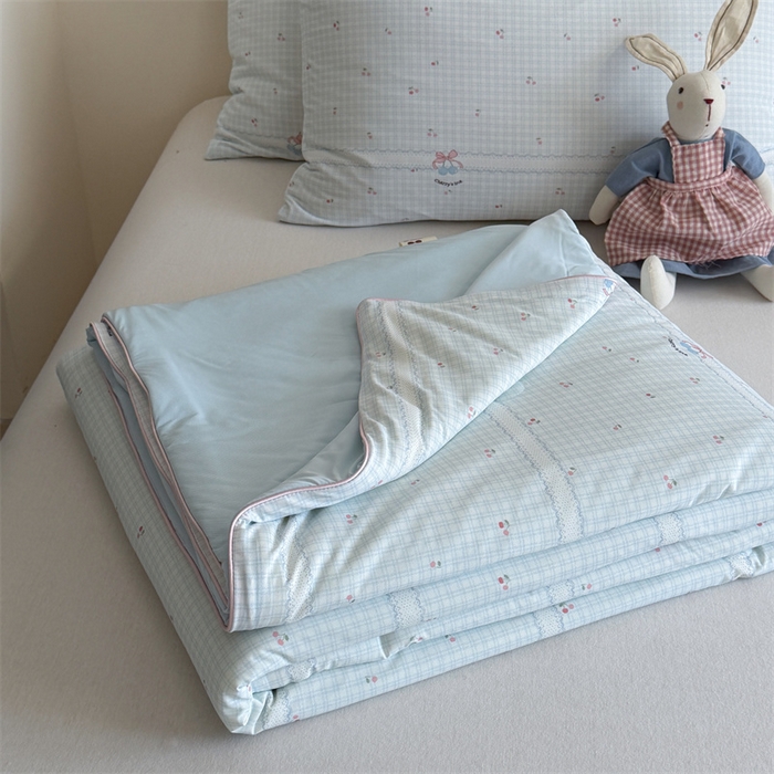 91家纺网 家纺一手货源 找家纺 暖生活 2026新款A类冰皮氨纶凉感夏被 被子被芯 浅蓝花边