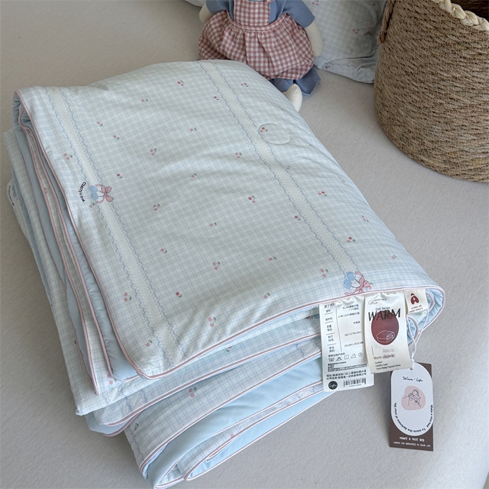91家纺网 家纺一手货源 找家纺 暖生活 2026新款A类冰皮氨纶凉感夏被 被子被芯 浅蓝花边