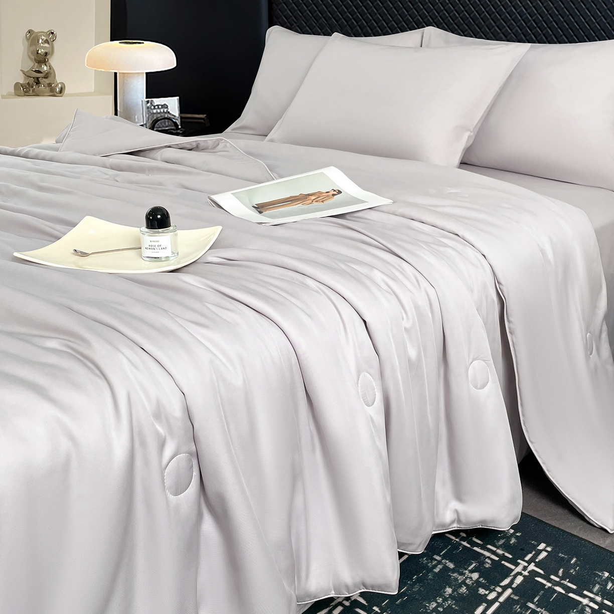 91家纺网 家纺一手货源 找家纺 尊妙被业 2026春夏新款莱赛尔天丝夏被蚕蛹蛋白夏被夏凉被空调被四件套-纯色款 花银灰