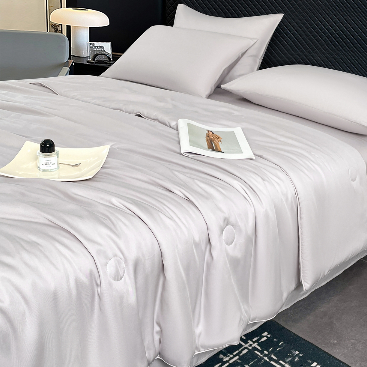 91家纺网 家纺一手货源 找家纺 尊妙被业 2026春夏新款莱赛尔天丝夏被蚕蛹蛋白夏被夏凉被空调被四件套-纯色款 花银灰