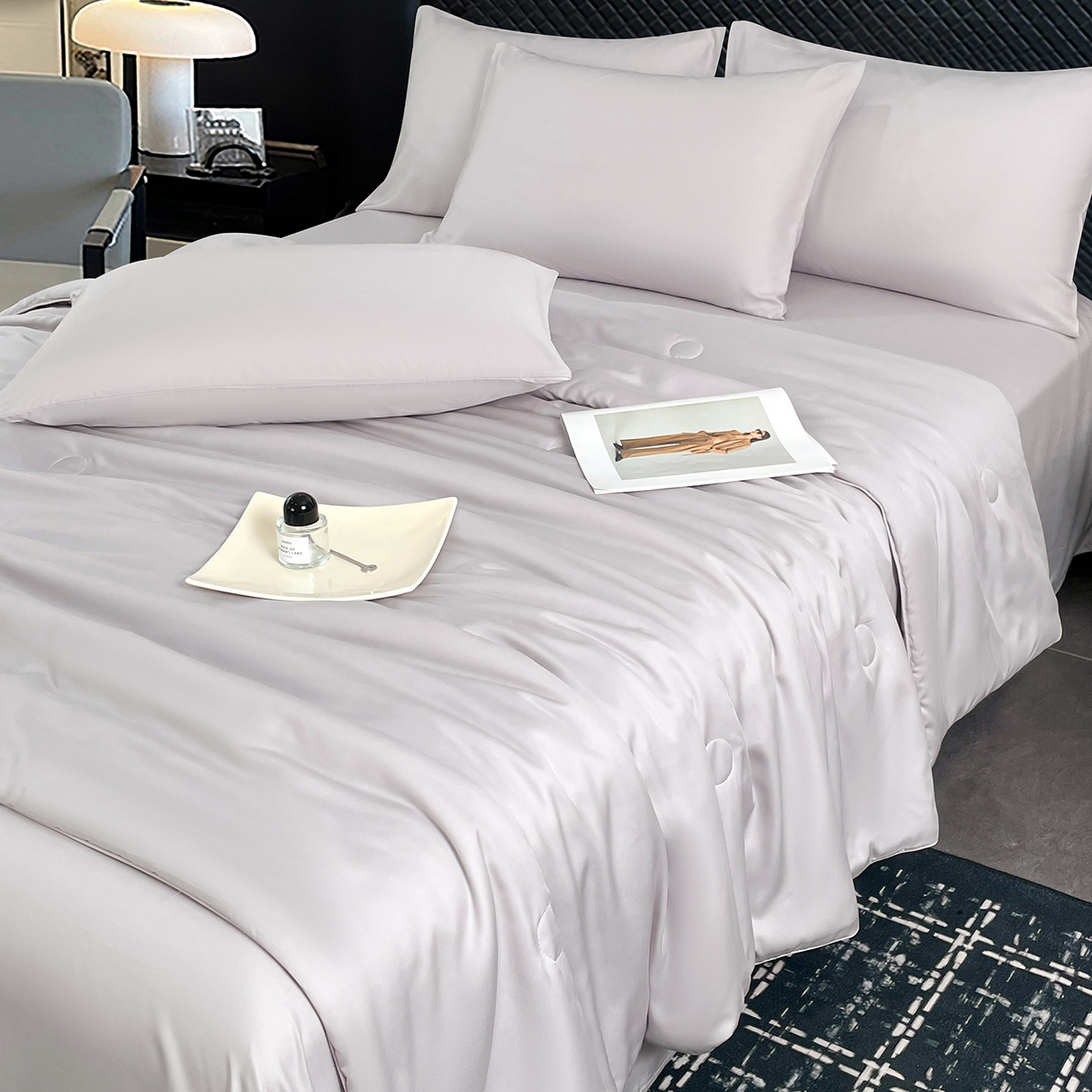 91家纺网 家纺一手货源 找家纺 尊妙被业 2026春夏新款莱赛尔天丝夏被蚕蛹蛋白夏被夏凉被空调被四件套-纯色款 花银灰