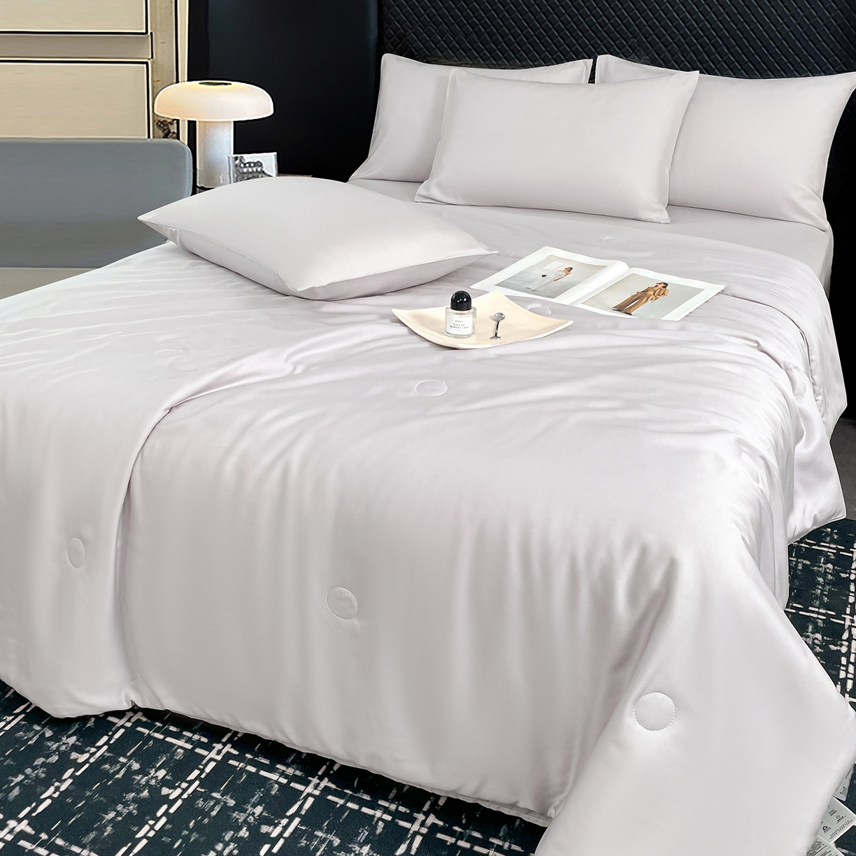 91家纺网 家纺一手货源 找家纺 尊妙被业 2026春夏新款莱赛尔天丝夏被蚕蛹蛋白夏被夏凉被空调被四件套-纯色款 花银灰