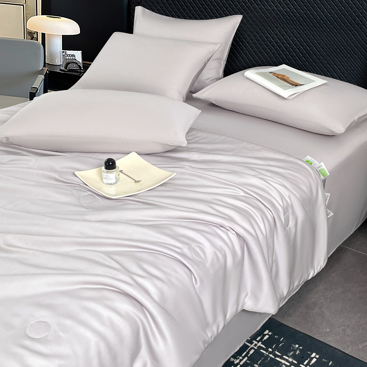 91家纺网 家纺一手货源 找家纺 尊妙被业 2026春夏新款莱赛尔天丝夏被蚕蛹蛋白夏被夏凉被空调被四件套-纯色款 花银灰