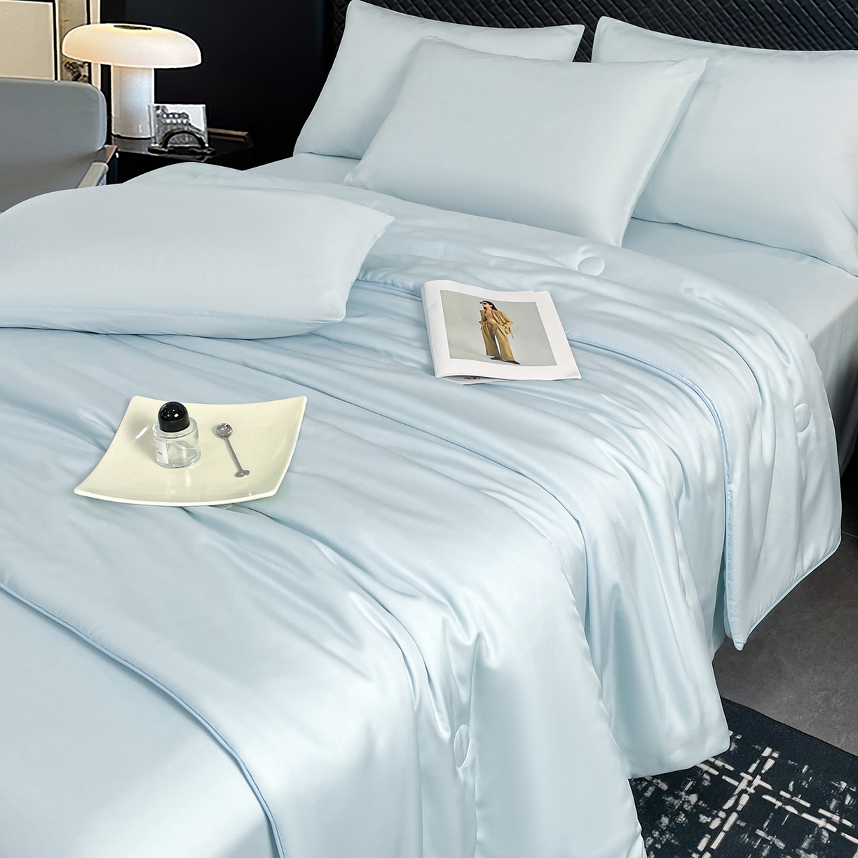 91家纺网 家纺一手货源 找家纺 尊妙被业 2026春夏新款莱赛尔天丝夏被蚕蛹蛋白夏被夏凉被空调被四件套-纯色款 静谧蓝