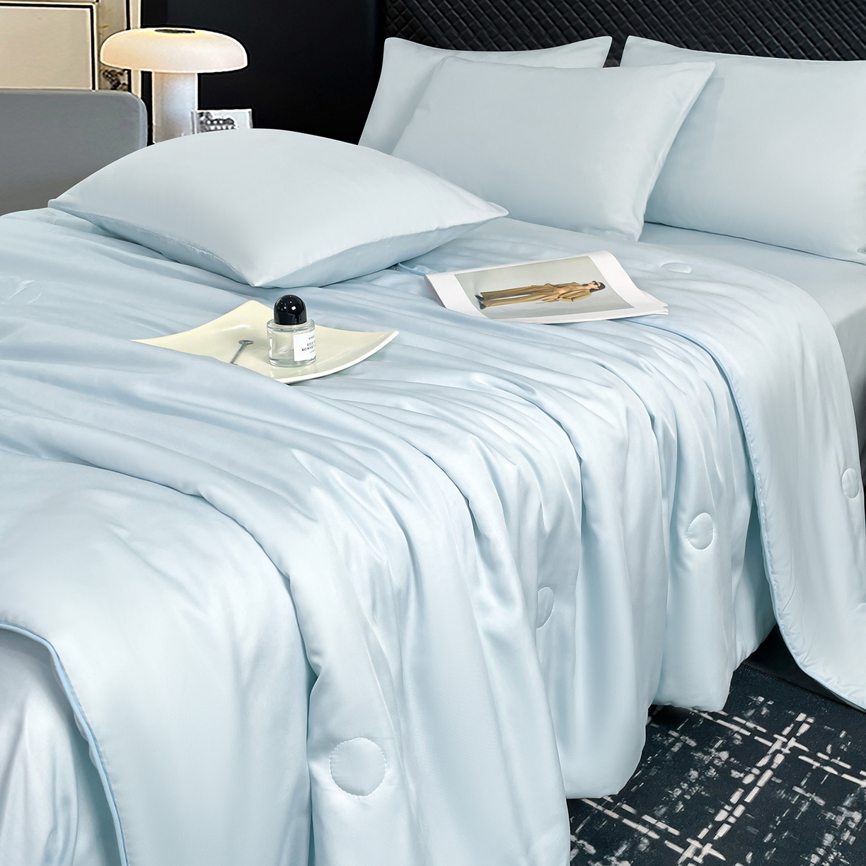 91家纺网 家纺一手货源 找家纺 尊妙被业 2026春夏新款莱赛尔天丝夏被蚕蛹蛋白夏被夏凉被空调被四件套-纯色款 静谧蓝