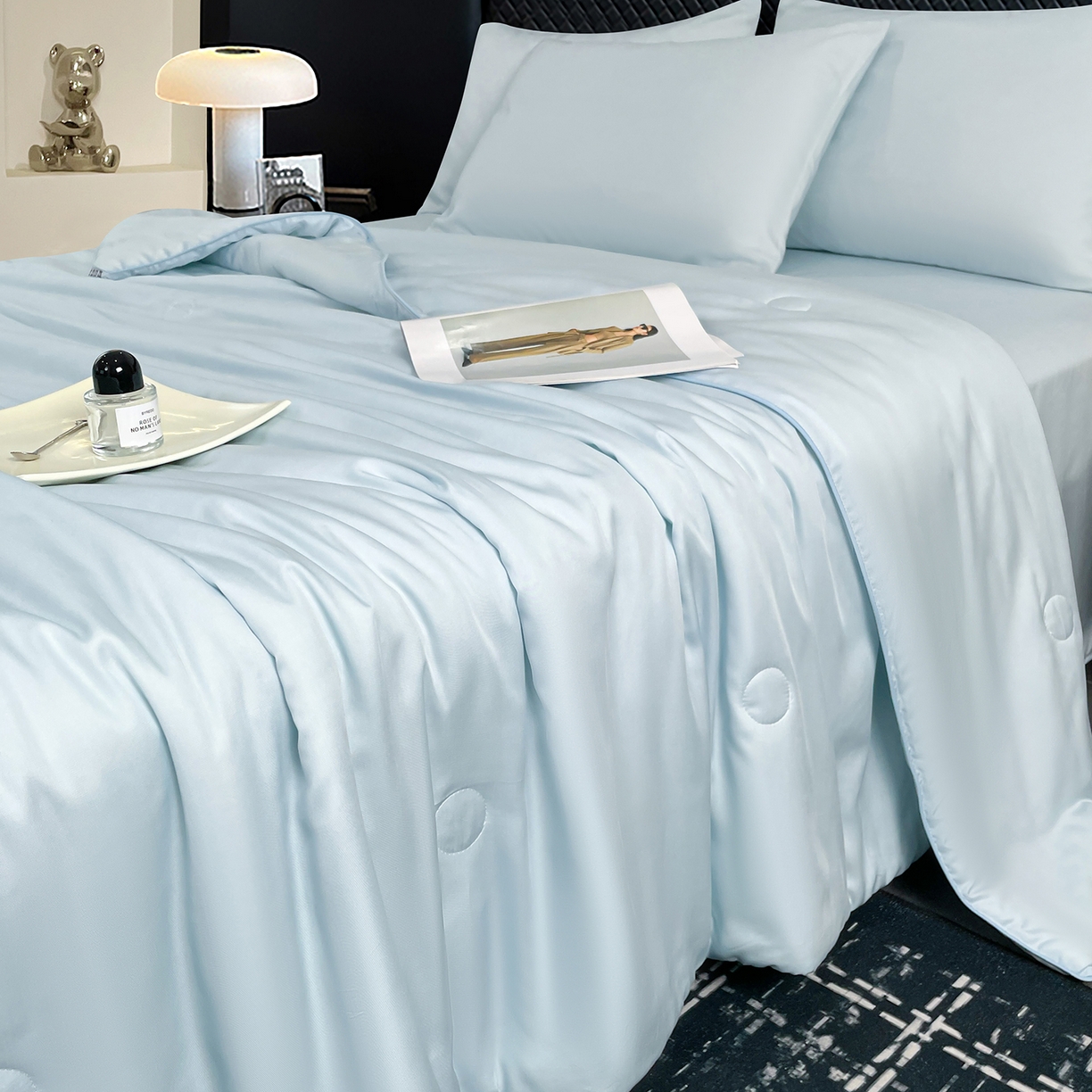 91家纺网 家纺一手货源 找家纺 尊妙被业 2026春夏新款莱赛尔天丝夏被蚕蛹蛋白夏被夏凉被空调被四件套-纯色款 静谧蓝