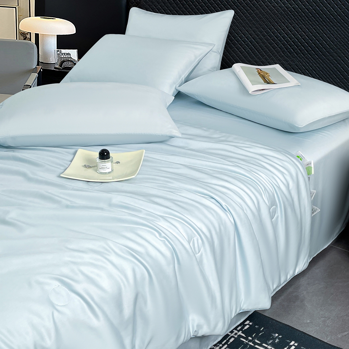 91家纺网 家纺一手货源 找家纺 尊妙被业 2026春夏新款莱赛尔天丝夏被蚕蛹蛋白夏被夏凉被空调被四件套-纯色款 静谧蓝