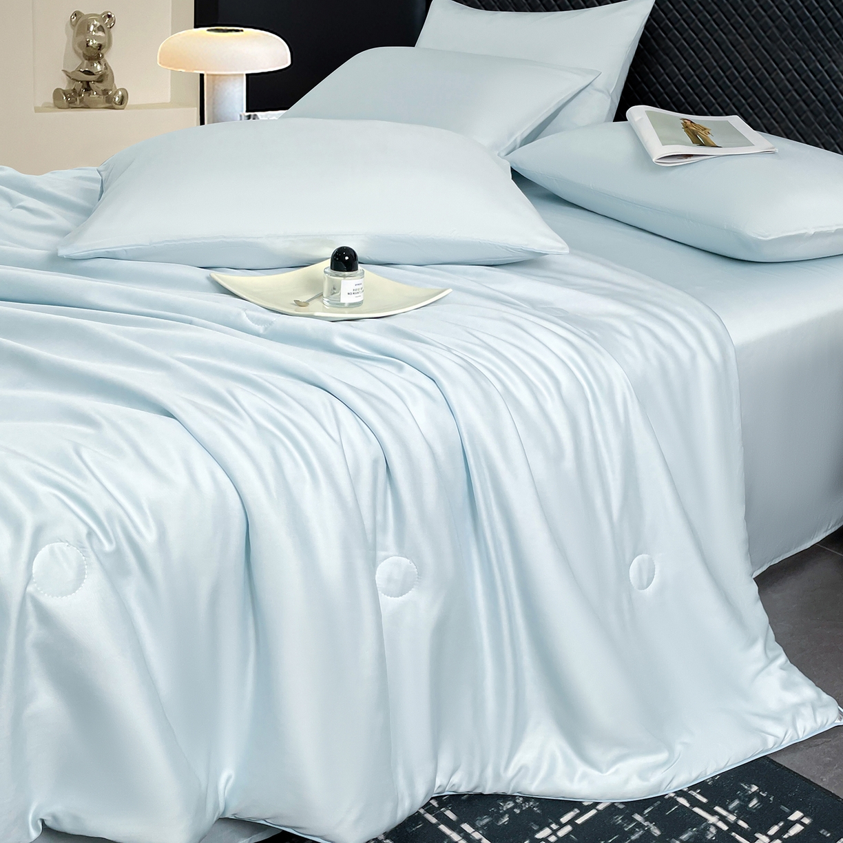 91家纺网 家纺一手货源 找家纺 尊妙被业 2026春夏新款莱赛尔天丝夏被蚕蛹蛋白夏被夏凉被空调被四件套-纯色款 静谧蓝