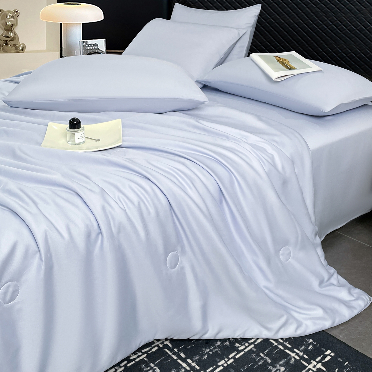 91家纺网 家纺一手货源 找家纺 尊妙被业 2026春夏新款莱赛尔天丝夏被蚕蛹蛋白夏被夏凉被空调被四件套-纯色款 垦丁蓝