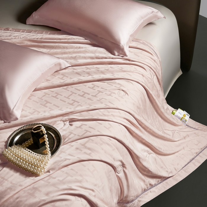 91家纺网 家纺一手货源 找家纺 蜜柚 2026新款卡伦50s莱赛尔天丝提花夏被夏凉被空调被 卡伦粉