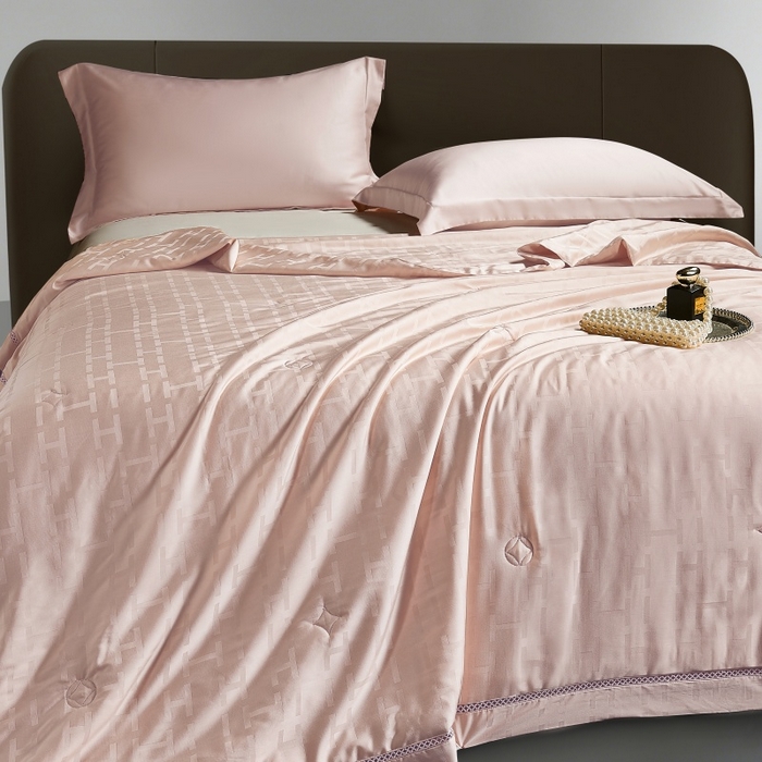 91家纺网 家纺一手货源 找家纺 蜜柚 2026新款卡伦50s莱赛尔天丝提花夏被夏凉被空调被 卡伦粉