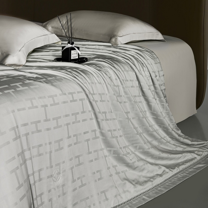 91家纺网 家纺一手货源 找家纺 蜜柚 2026新款卡伦50s莱赛尔天丝提花夏被夏凉被空调被 卡伦灰