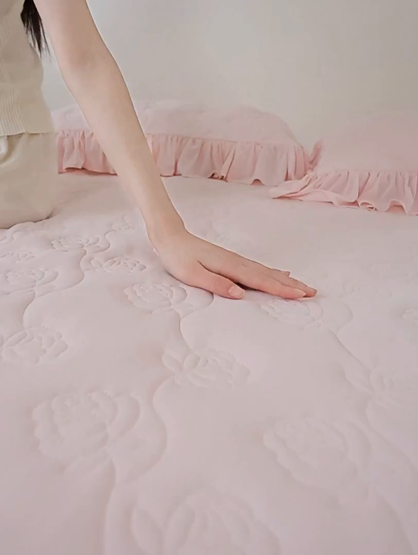 91家纺网 家纺一手货源 找家纺 （总）雯豆家纺 【10A抗菌】2026新品氨纶凉感丝花边床笠三件套+花边夏被夏凉被四件套