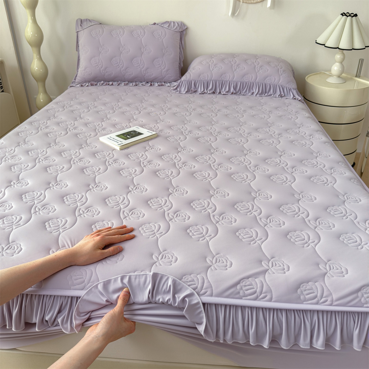 91家纺网 家纺一手货源 找家纺 （总）雯豆家纺 【10A抗菌】2026新品氨纶凉感丝花边床笠三件套+花边夏被夏凉被四件套