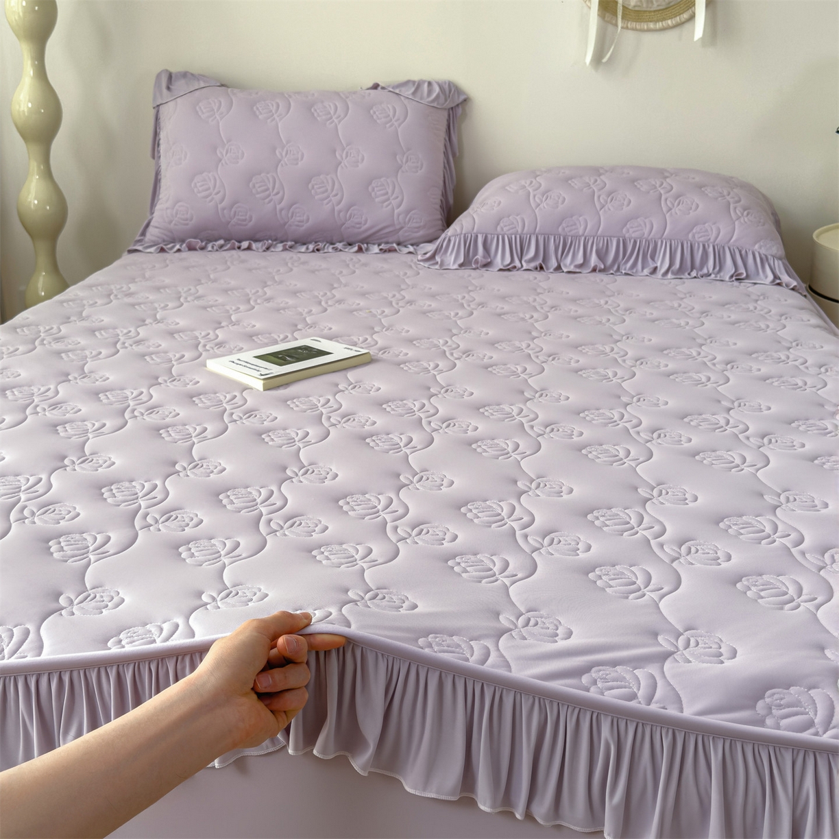 91家纺网 家纺一手货源 找家纺 雯豆家纺 【10A抗菌】2026新品氨纶凉感丝花边床笠三件套+花边夏被夏凉被四件套 氨纶花边床笠-香芋紫