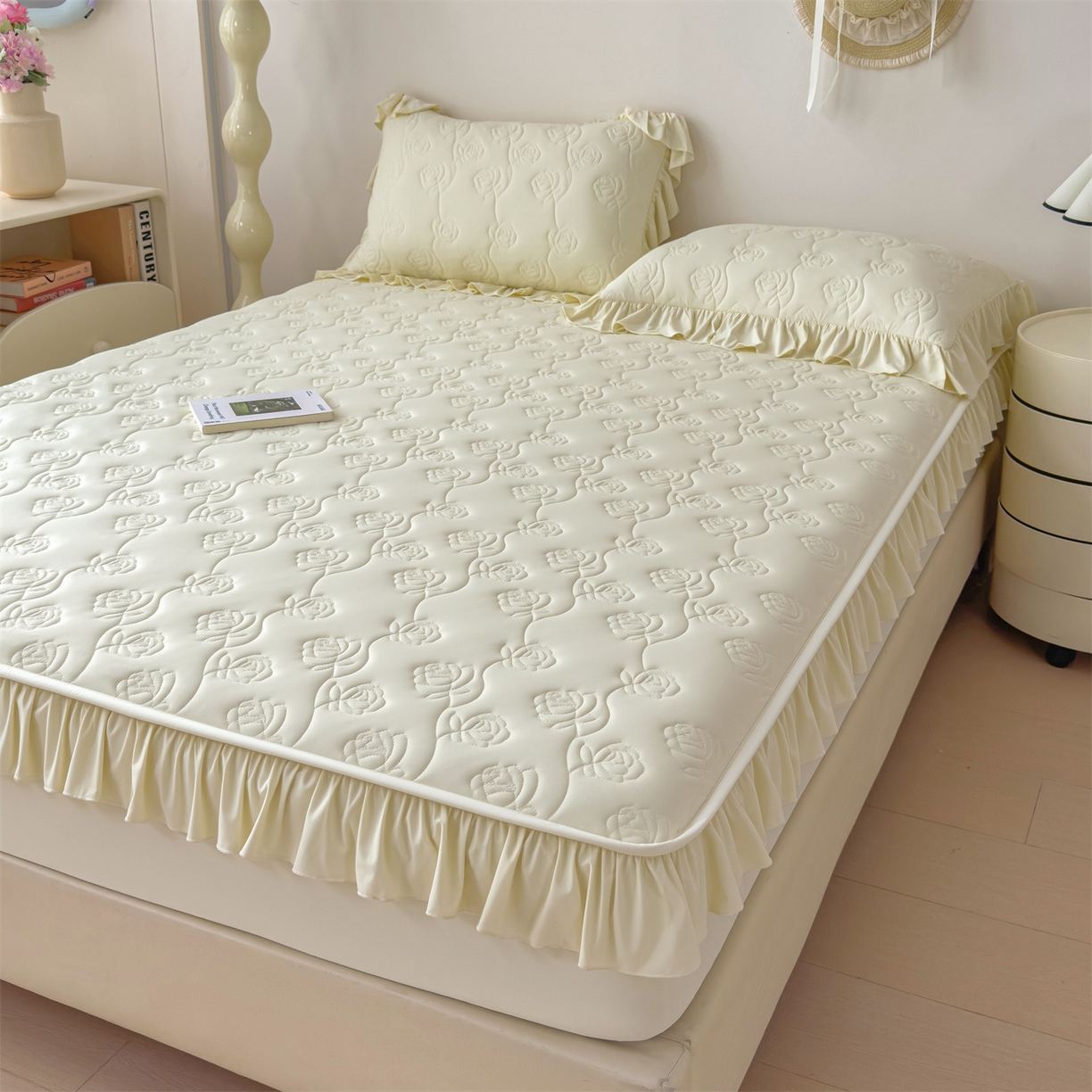 91家纺网 家纺一手货源 找家纺 雯豆家纺 【10A抗菌】2026新品氨纶凉感丝花边床笠三件套+花边夏被夏凉被四件套 氨纶花边床笠-奶黄