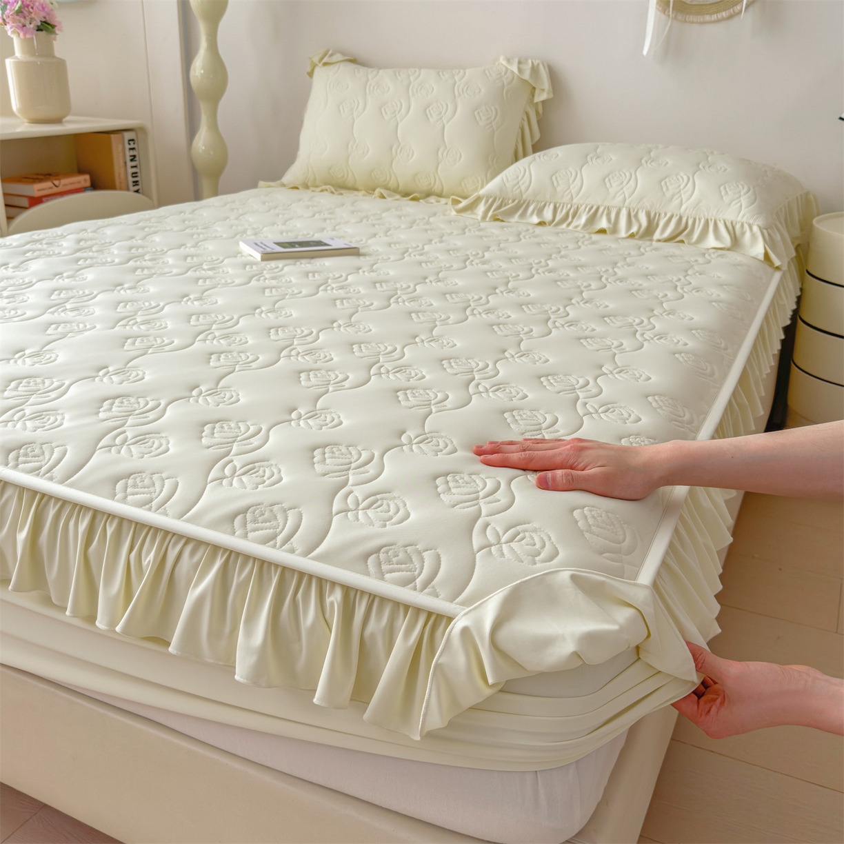 91家纺网 家纺一手货源 找家纺 雯豆家纺 【10A抗菌】2026新品氨纶凉感丝花边床笠三件套+花边夏被夏凉被四件套 氨纶花边床笠-奶黄