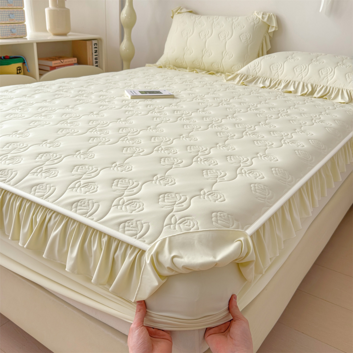 91家纺网 家纺一手货源 找家纺 雯豆家纺 【10A抗菌】2026新品氨纶凉感丝花边床笠三件套+花边夏被夏凉被四件套 氨纶花边床笠-奶黄