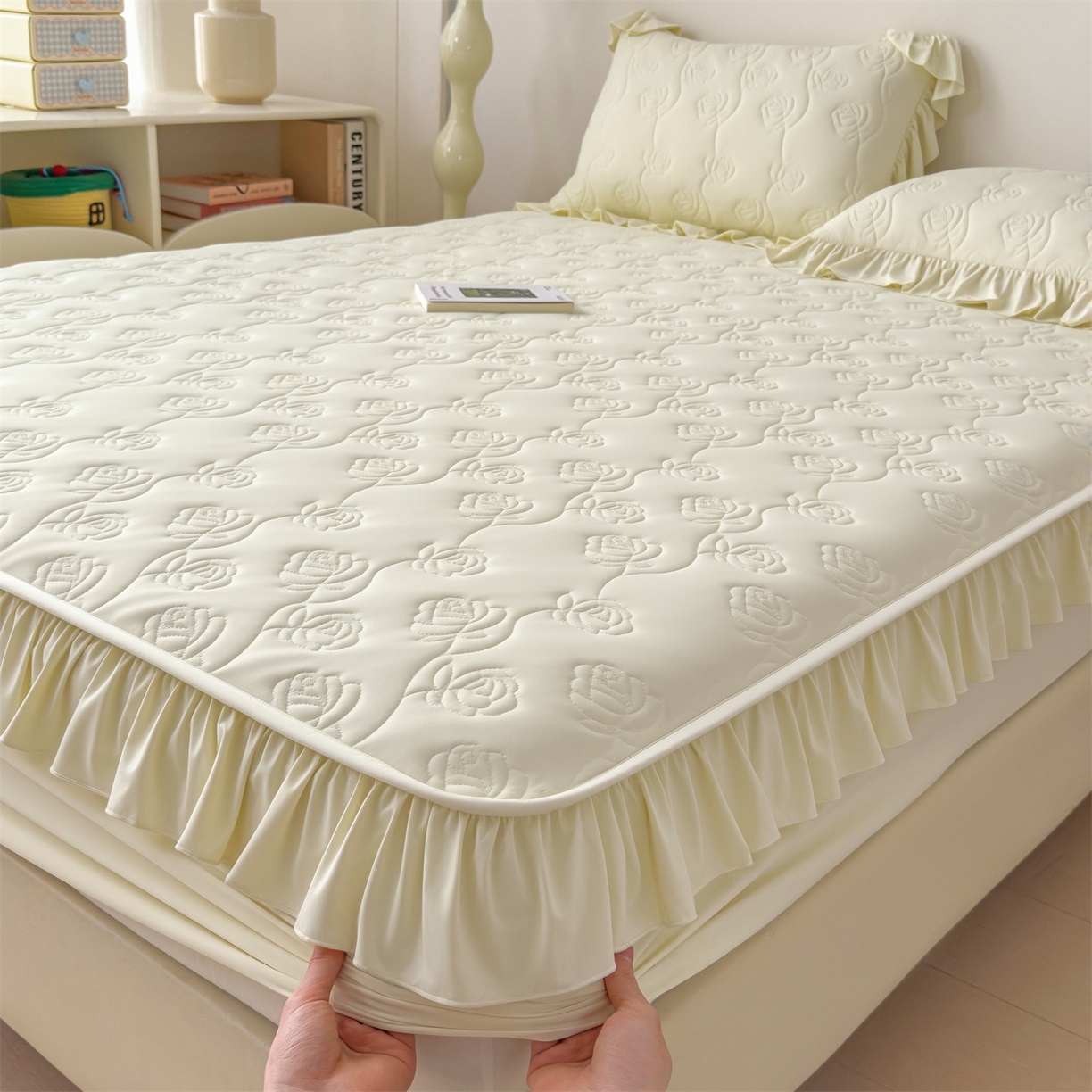 91家纺网 家纺一手货源 找家纺 雯豆家纺 【10A抗菌】2026新品氨纶凉感丝花边床笠三件套+花边夏被夏凉被四件套 氨纶花边床笠-奶黄