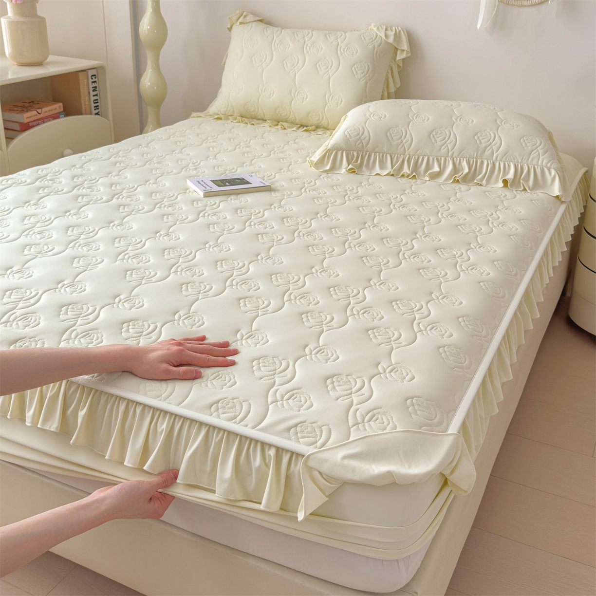 91家纺网 家纺一手货源 找家纺 雯豆家纺 【10A抗菌】2026新品氨纶凉感丝花边床笠三件套+花边夏被夏凉被四件套 氨纶花边床笠-奶黄