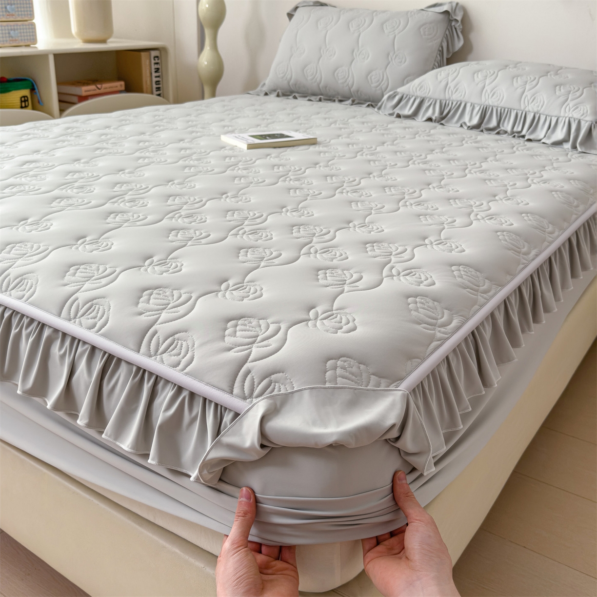 91家纺网 家纺一手货源 找家纺 雯豆家纺 【10A抗菌】2026新品氨纶凉感丝花边床笠三件套+花边夏被夏凉被四件套 氨纶花边床笠-浅灰