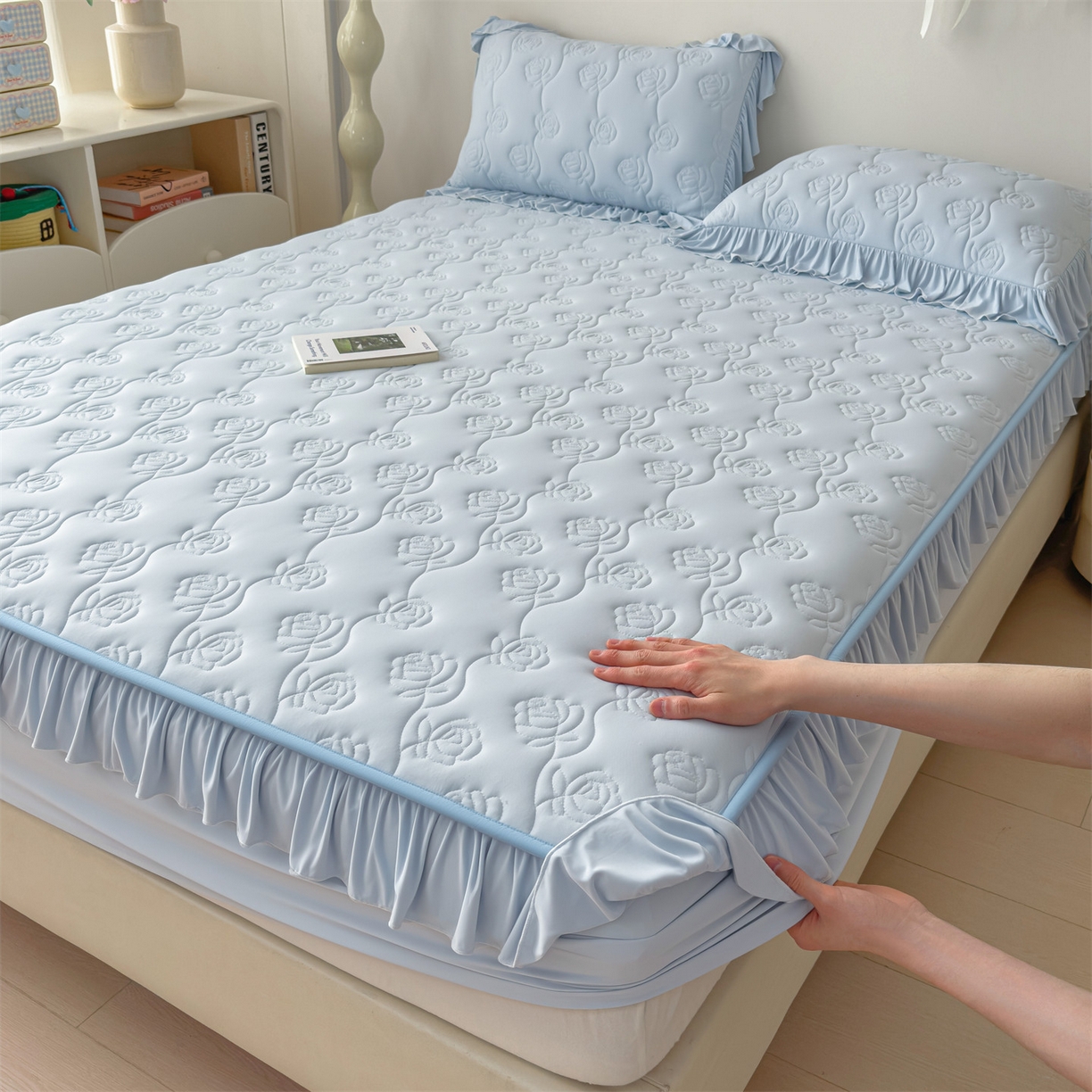 91家纺网 家纺一手货源 找家纺 雯豆家纺 【10A抗菌】2026新品氨纶凉感丝花边床笠三件套+花边夏被夏凉被四件套 氨纶花边床笠-水蓝