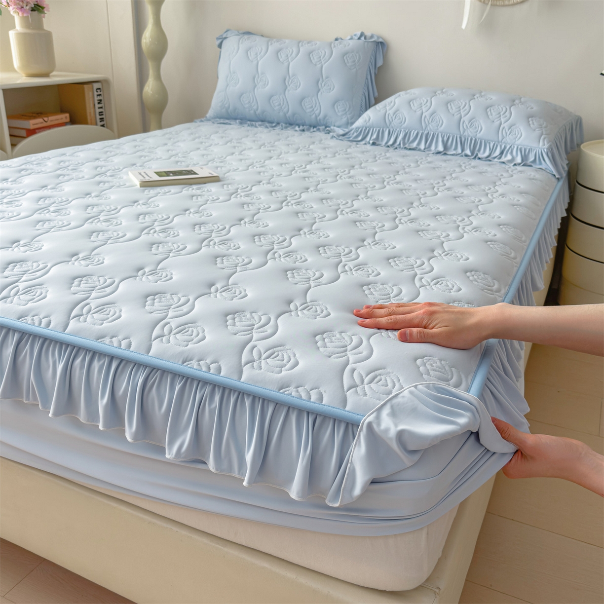 91家纺网 家纺一手货源 找家纺 雯豆家纺 【10A抗菌】2026新品氨纶凉感丝花边床笠三件套+花边夏被夏凉被四件套 氨纶花边床笠-水蓝