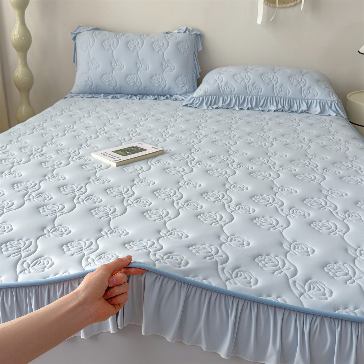 91家纺网 家纺一手货源 找家纺 雯豆家纺 【10A抗菌】2026新品氨纶凉感丝花边床笠三件套+花边夏被夏凉被四件套 氨纶花边床笠-水蓝