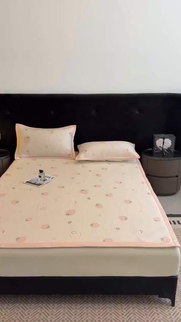 91家纺网 家纺一手货源 找家纺 喜梦缘家纺 2026新款复合中分子PE100%聚乙烯乙纶色织提花凉感软凉席席子 草莓甜心