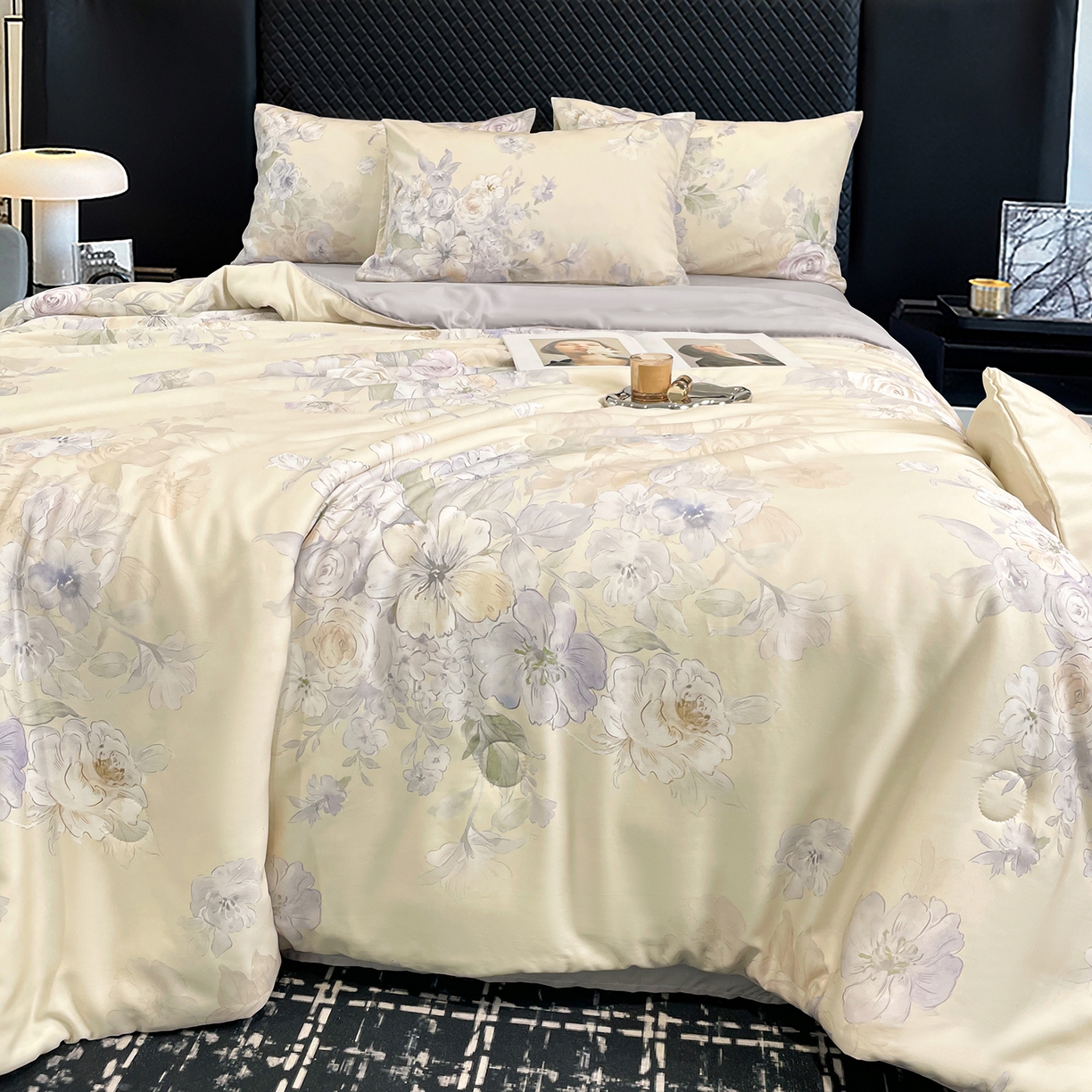 91家纺网 家纺一手货源 找家纺 尊妙被业 2026春夏新款莱赛尔天丝夏被蚕蛹蛋白夏被夏凉被空调被四件套-印花款 暗香绘-棕