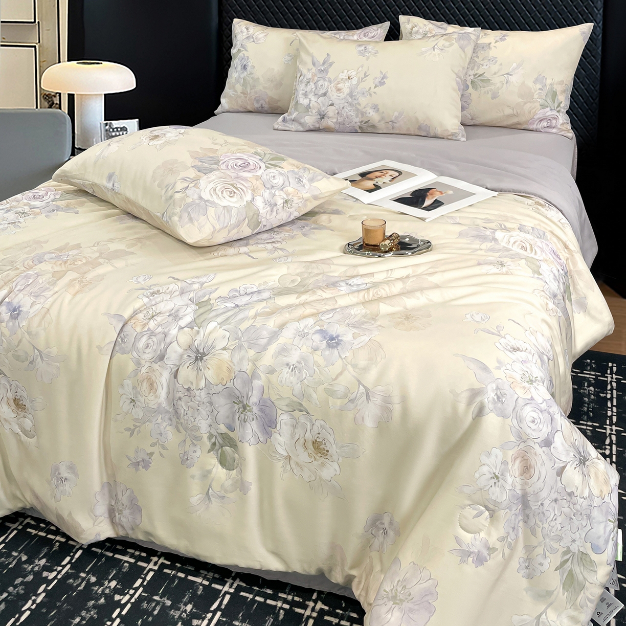 91家纺网 家纺一手货源 找家纺 尊妙被业 2026春夏新款莱赛尔天丝夏被蚕蛹蛋白夏被夏凉被空调被四件套-印花款 暗香绘-棕