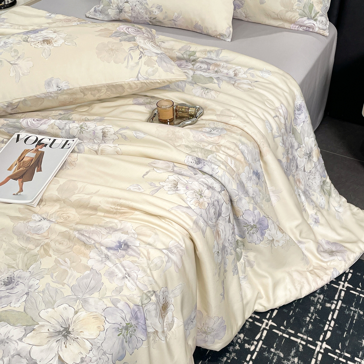 91家纺网 家纺一手货源 找家纺 尊妙被业 2026春夏新款莱赛尔天丝夏被蚕蛹蛋白夏被夏凉被空调被四件套-印花款 暗香绘-棕