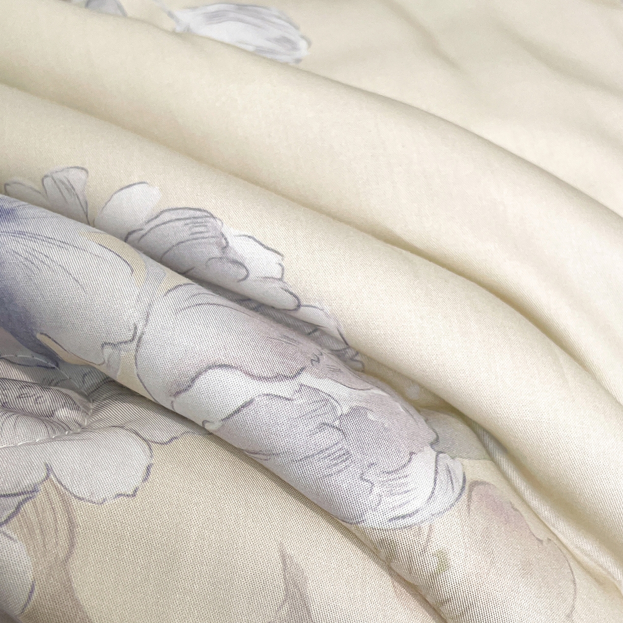 91家纺网 家纺一手货源 找家纺 尊妙被业 2026春夏新款莱赛尔天丝夏被蚕蛹蛋白夏被夏凉被空调被四件套-印花款 暗香绘-棕