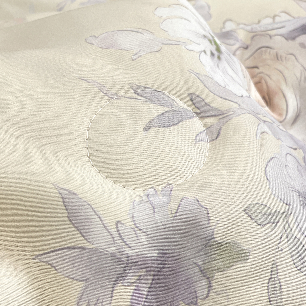 91家纺网 家纺一手货源 找家纺 尊妙被业 2026春夏新款莱赛尔天丝夏被蚕蛹蛋白夏被夏凉被空调被四件套-印花款 暗香绘-棕